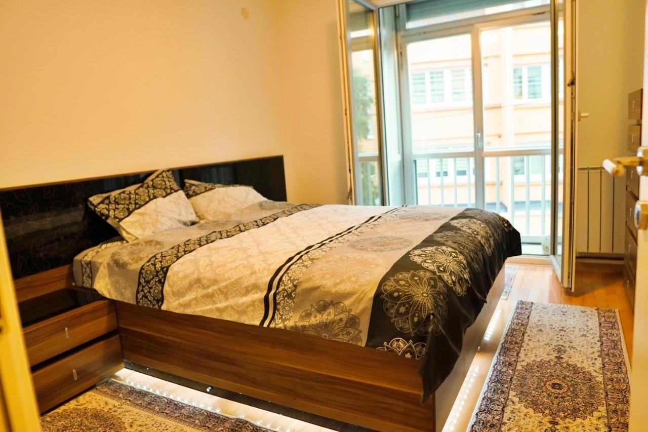 City Center Grand Apartment - Three-Bedroom, Free Parking Sarajevo Extérieur photo